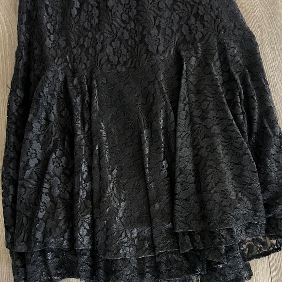 LOLA P Hi-Low Hem Black Lace Skirt – Size XL - Picture 3 of 5